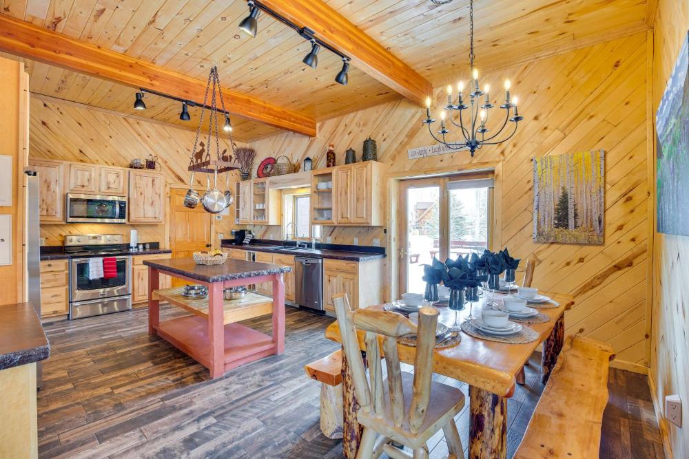 Spacious Gunnison Home Ski, Hike, Bike and Fish!